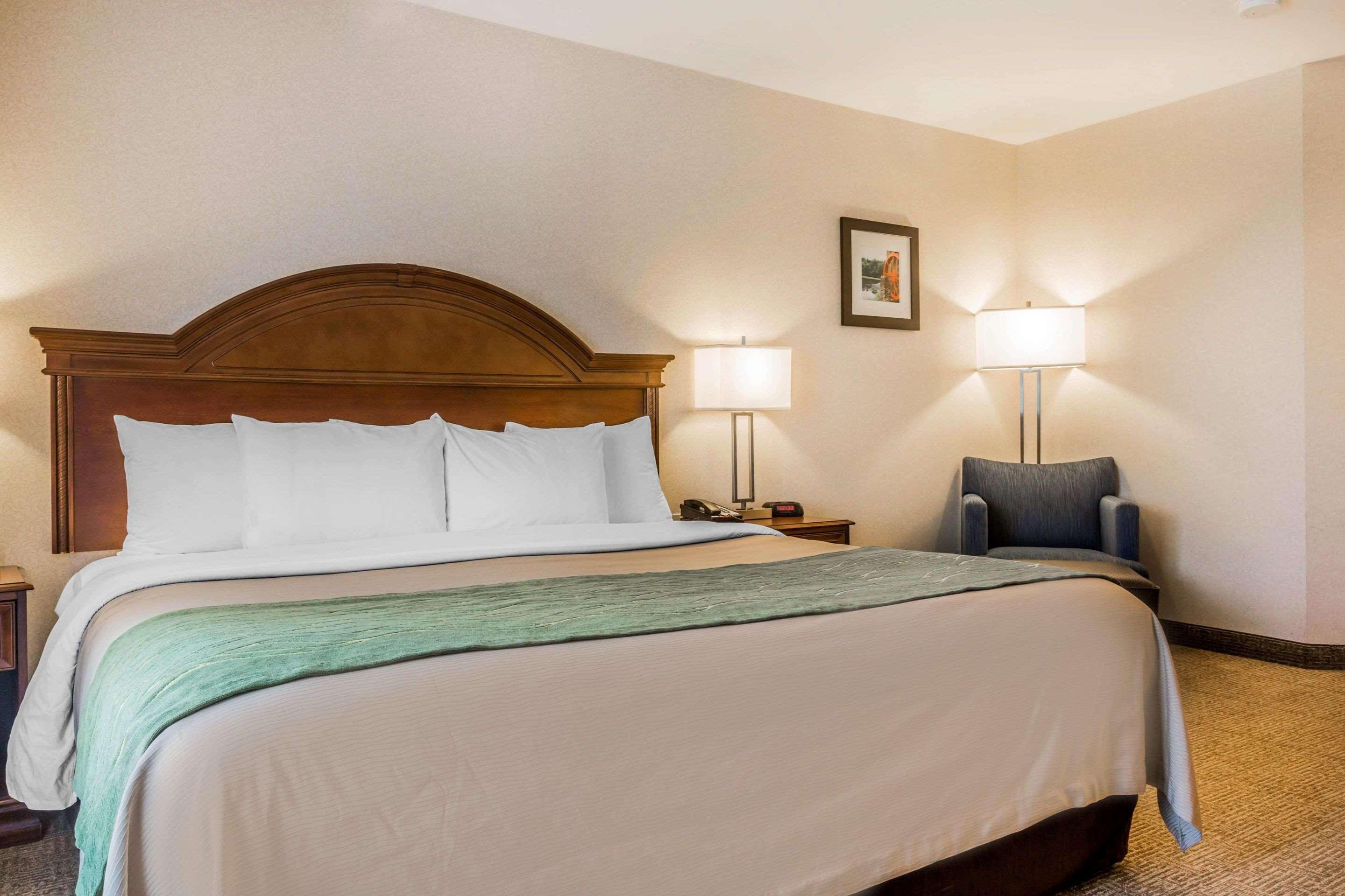 Comfort Inn & Suites Burlington Exterior photo
