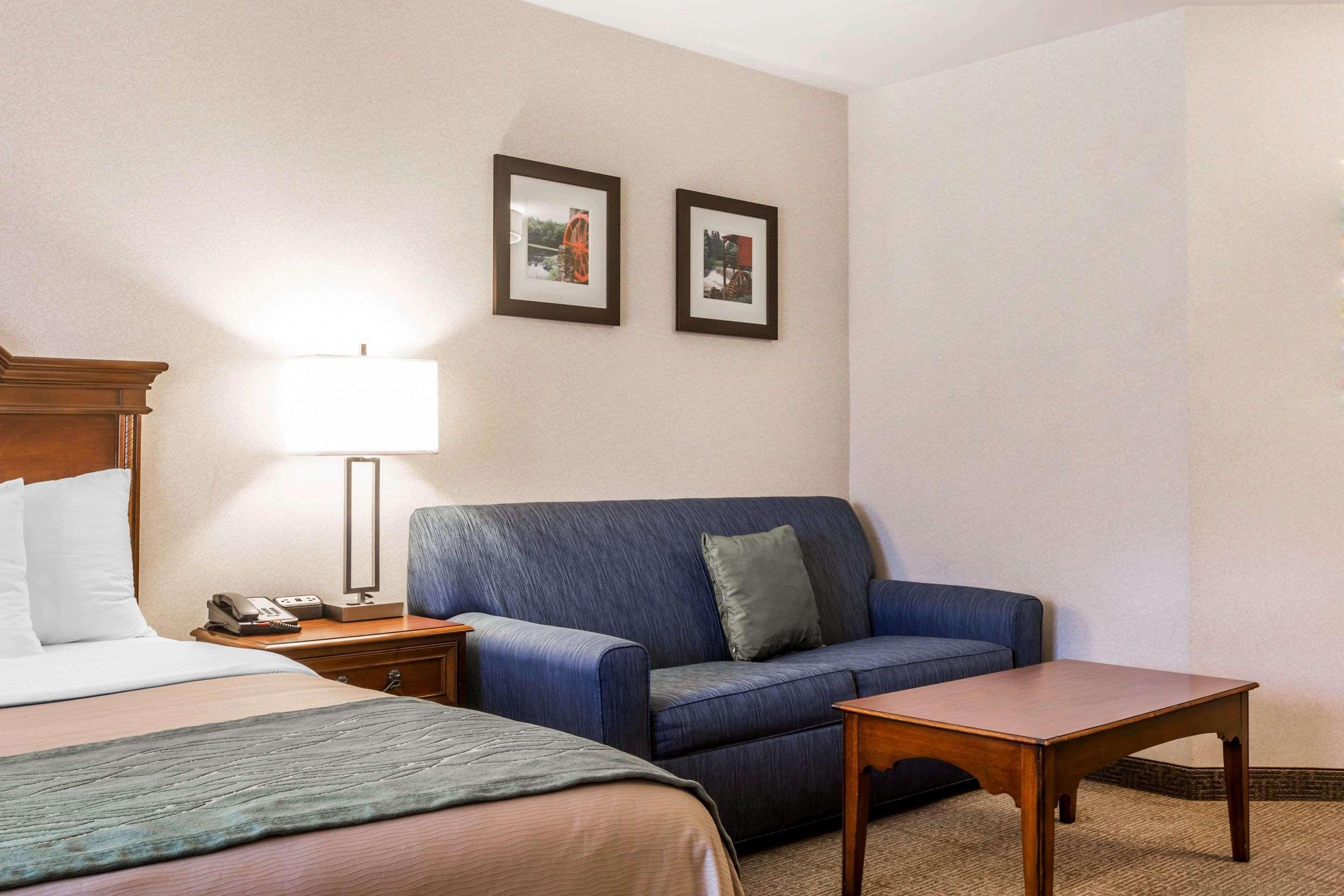Comfort Inn & Suites Burlington Exterior photo