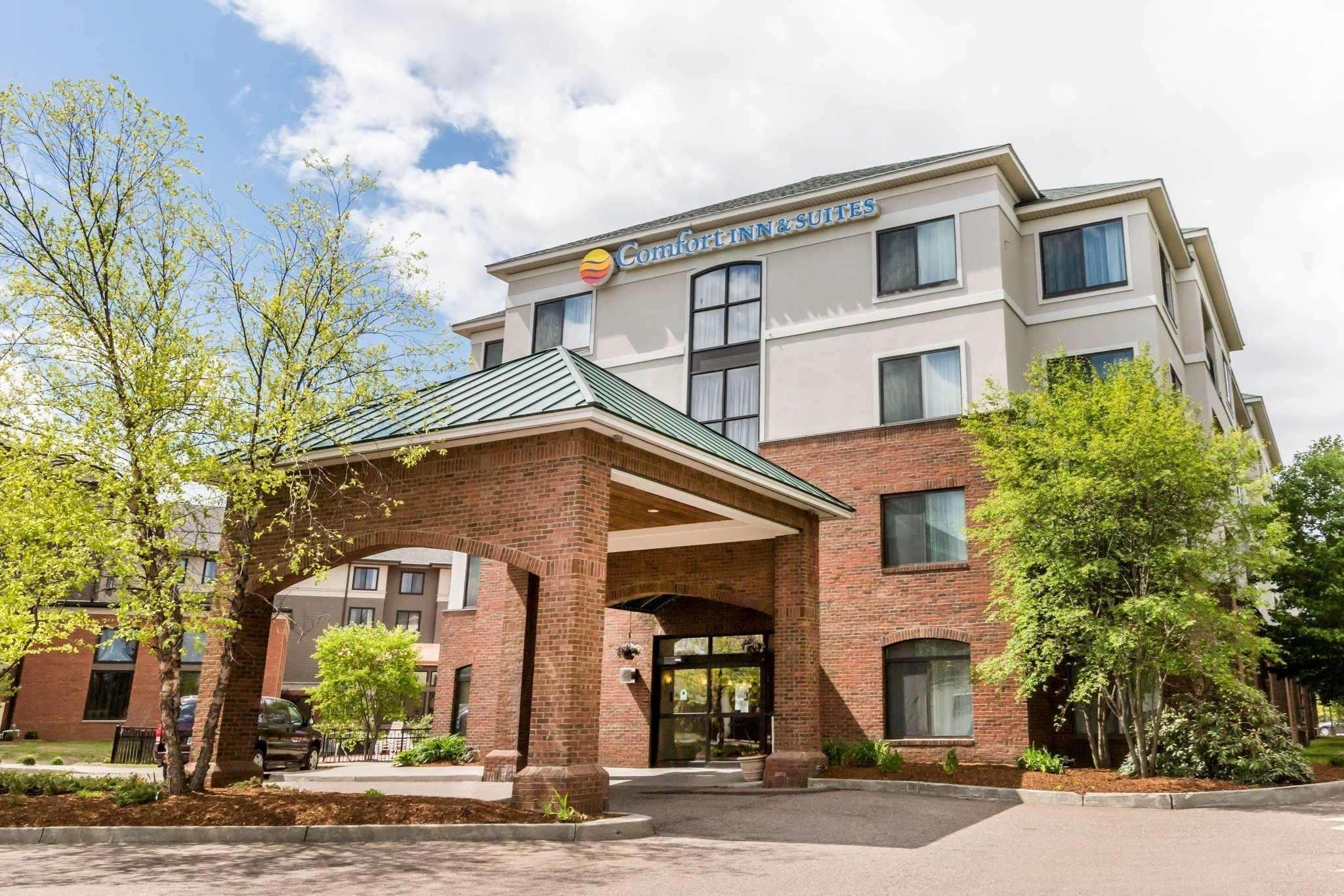 Comfort Inn & Suites Burlington Exterior photo