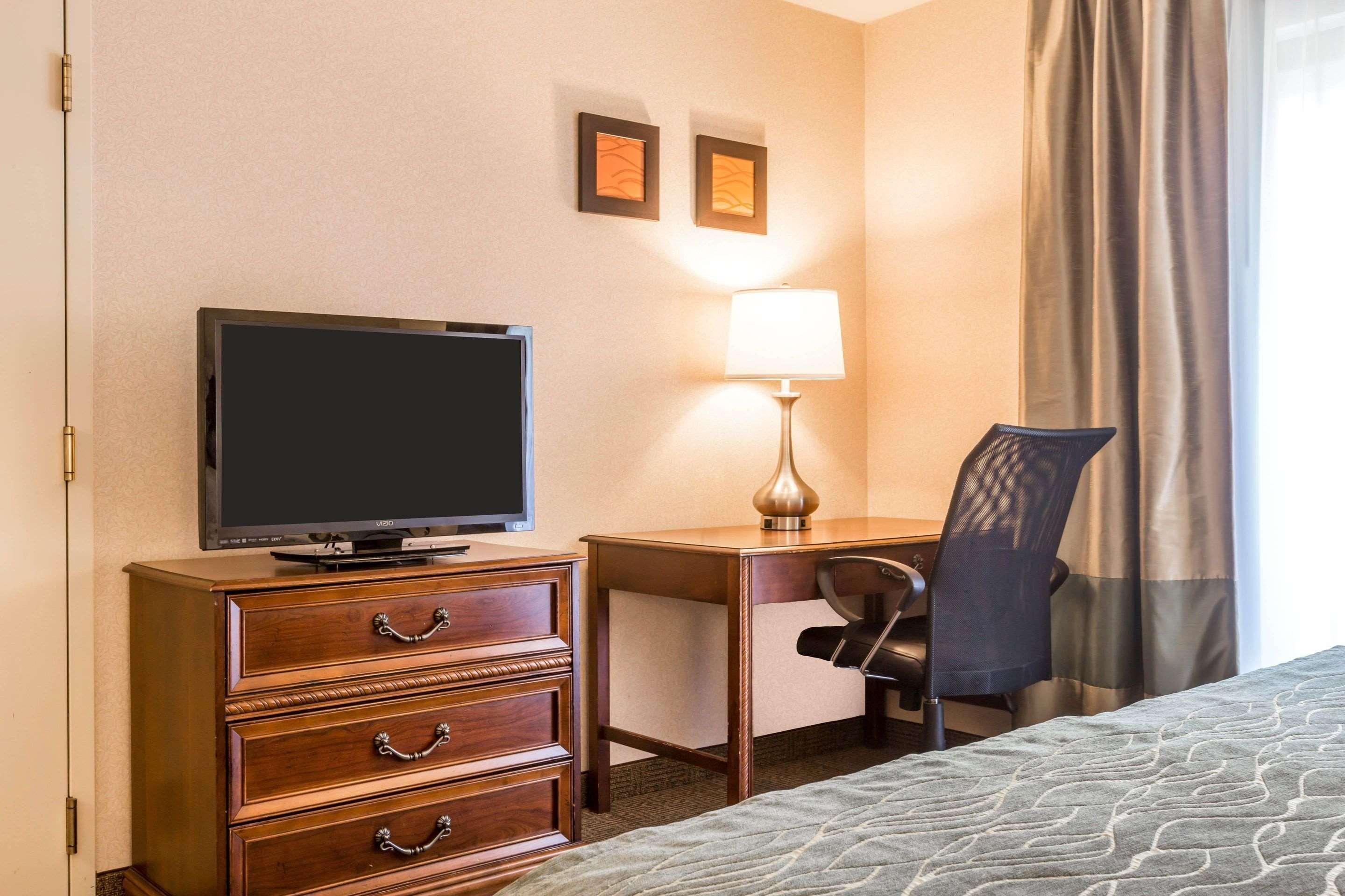 Comfort Inn & Suites Burlington Exterior photo